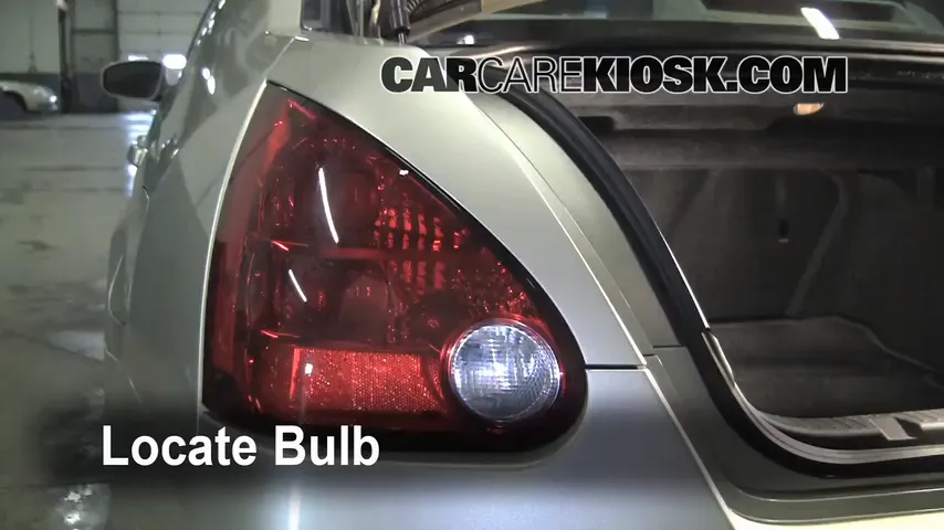 2004 Nissan Maxima SE 3.5L V6 Lights Turn Signal - Rear (replace bulb)